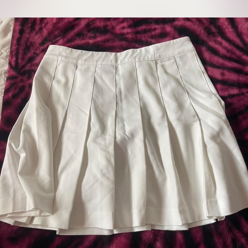 Elegant White Pleated Skirt